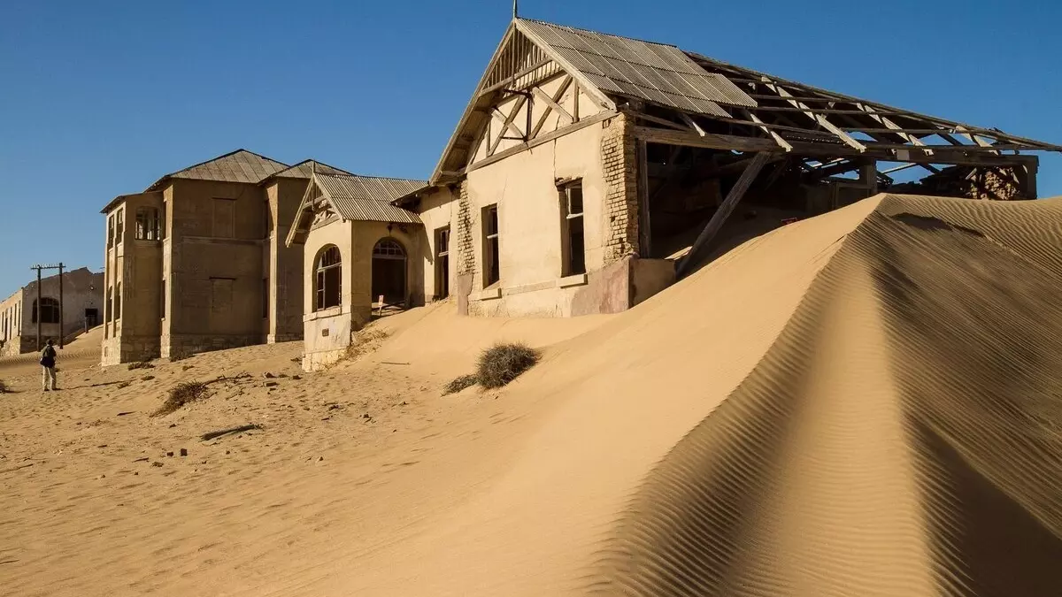 Колманскоп — покинутый город в Намибии, расположенный в пустыне Намиб