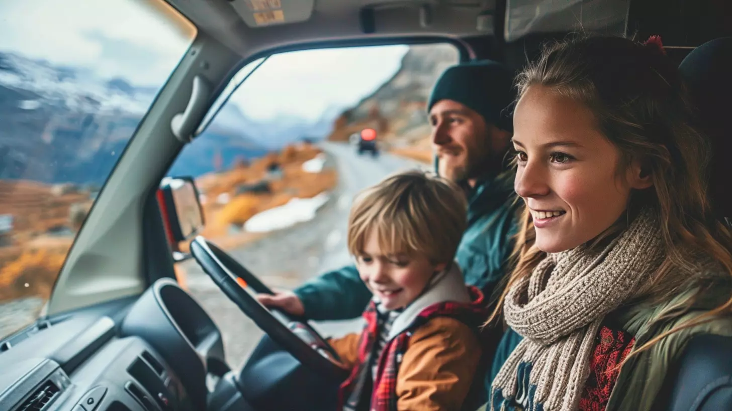 Занять детей, путешествуя на авто, можно посредством наблюдения за дорогой.