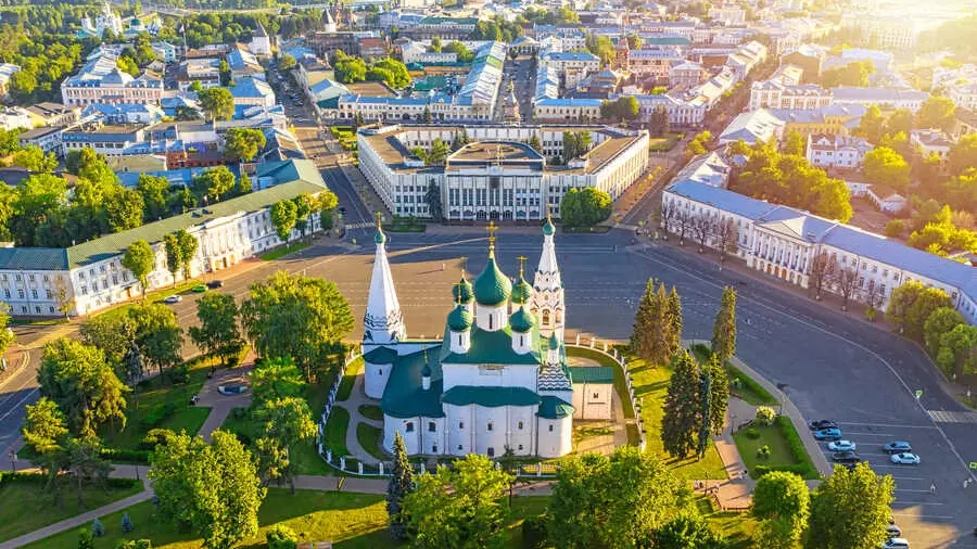 Старейший город России, Ярославль, расположен на знаменитой реке Волге
