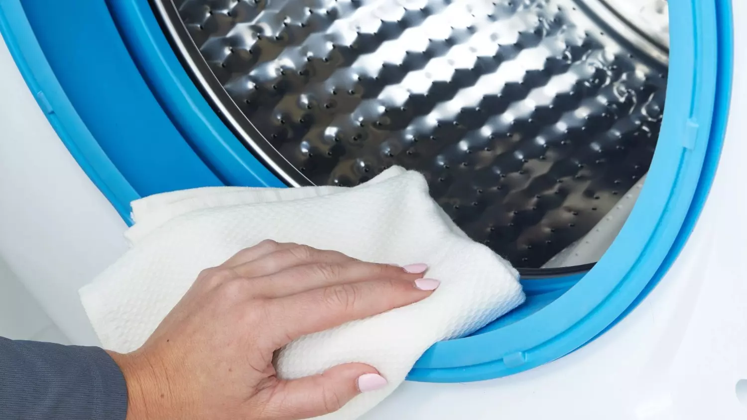 Мытье резинового уплотнителя дверцы стиральной машинки