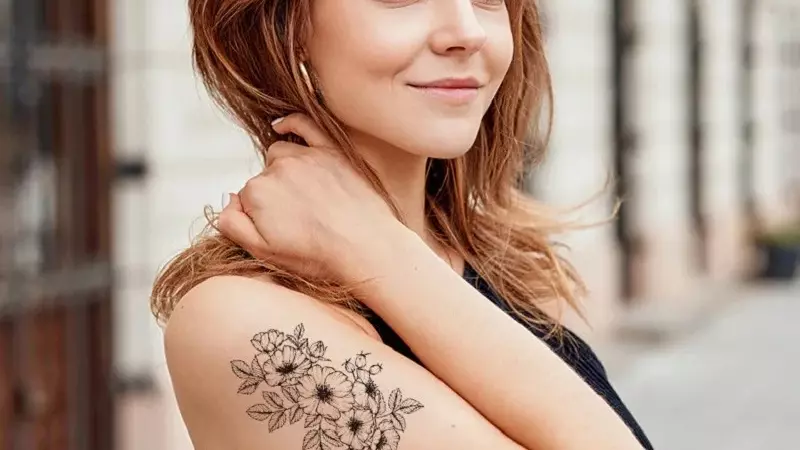 Стопроцентные хиты — татуировки для девушек в виде цветов, растений