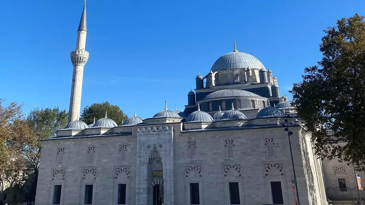 Мечеть Фатих была возведена в 1470 году по распоряжению султана Мехмеда Завоевателя