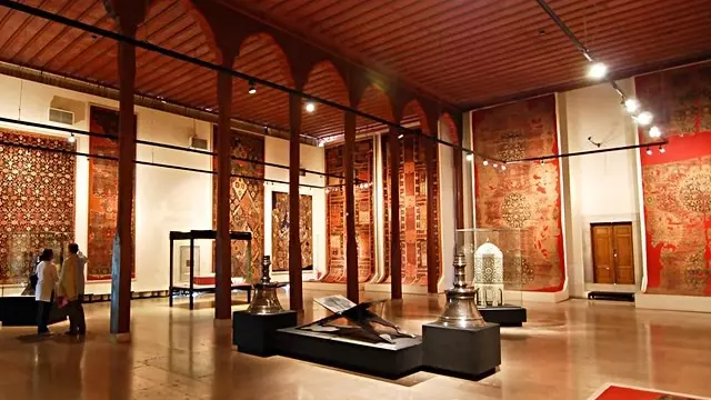 Музей турецкого и исламского искусства содержит богатую коллекцию из более чем 40 000 предметов искусства из исламского мира