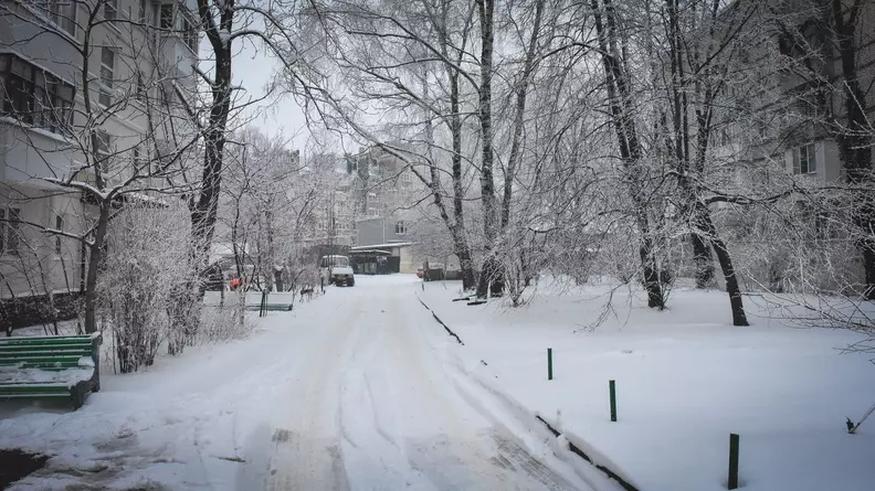 Жилинспекторы в Петербурге нашли нарушения в зимней уборке на 45% адресов