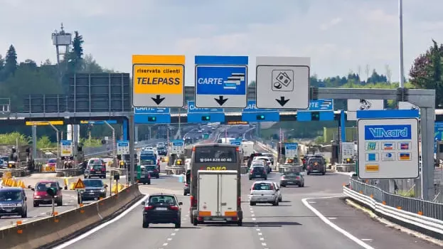 Подъезд не к тому терминалу на платной автостраде в Италии — штраф в сумме 76 евро