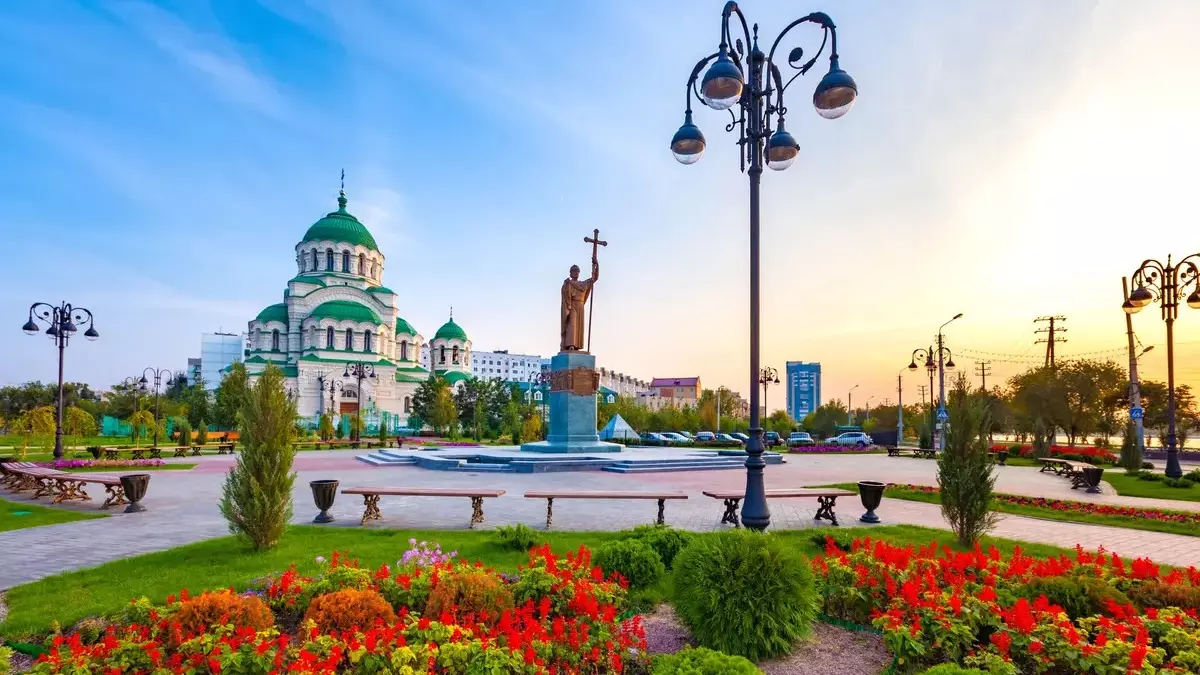 Поехать в Астрахань на майские праздники — значит подарить себе целый спектр впечатлений