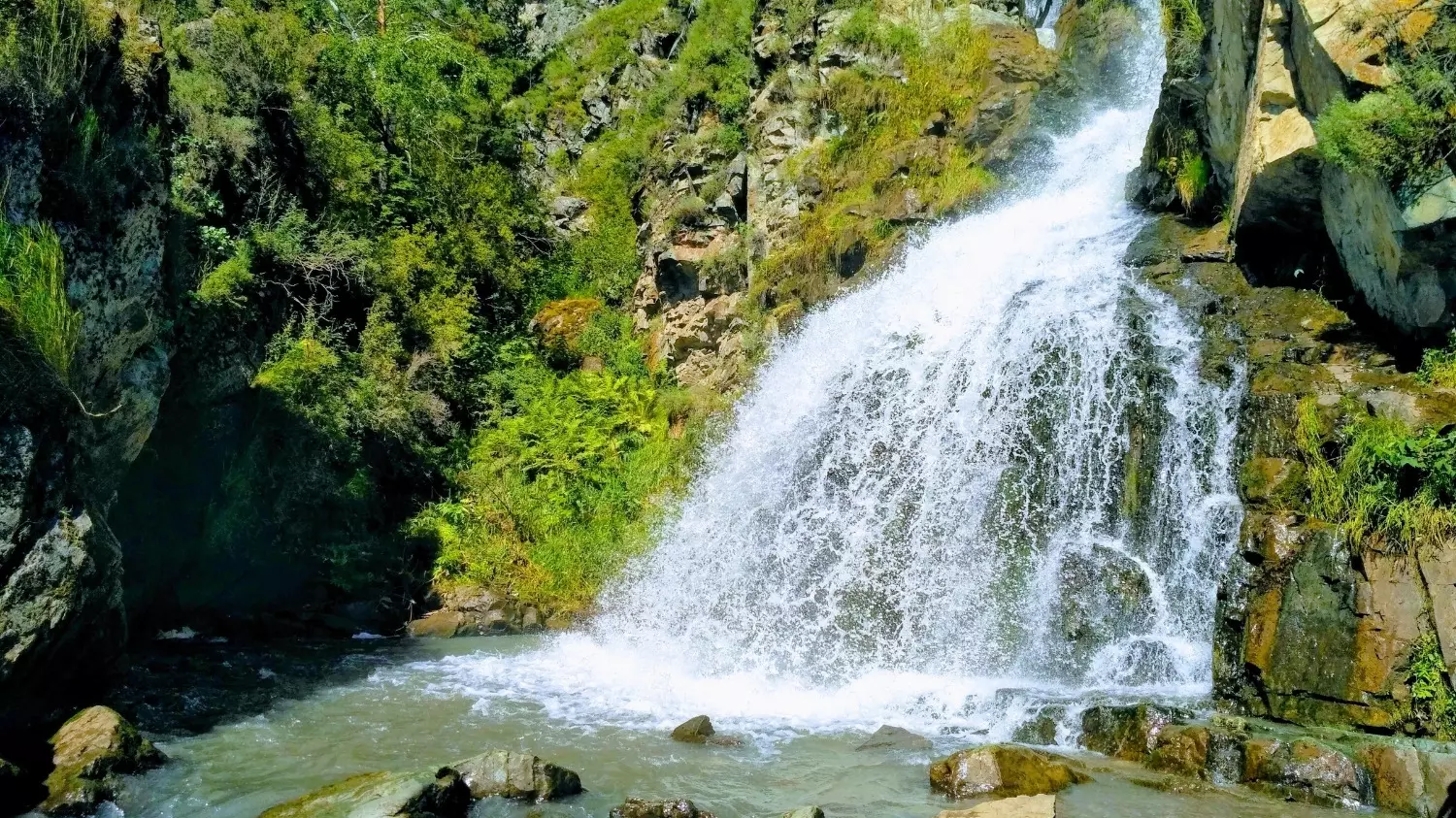 Камышли́нский водопа́д — водопад в Шебалинском районе Республики Алтай на реке Камышла