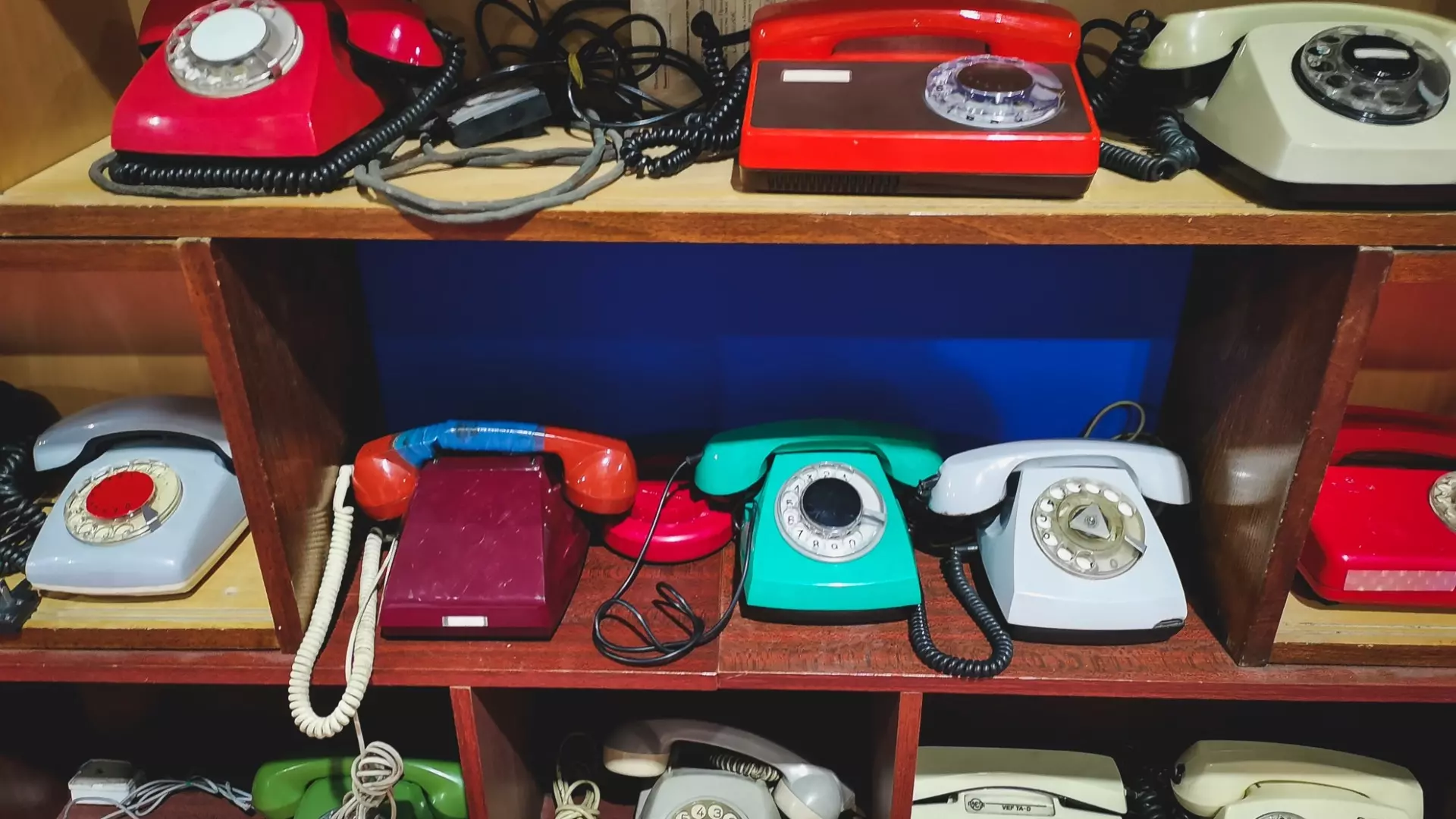 Жители Калифорнии остались без стационарных телефонов