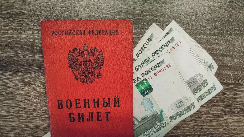 Арестованного в Петербурге певца Шарлота заподозрили в покупке военного билета