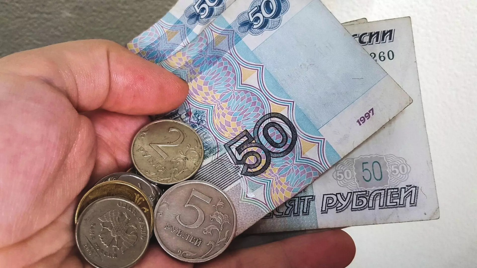 Весной ожидается девальвация рубля