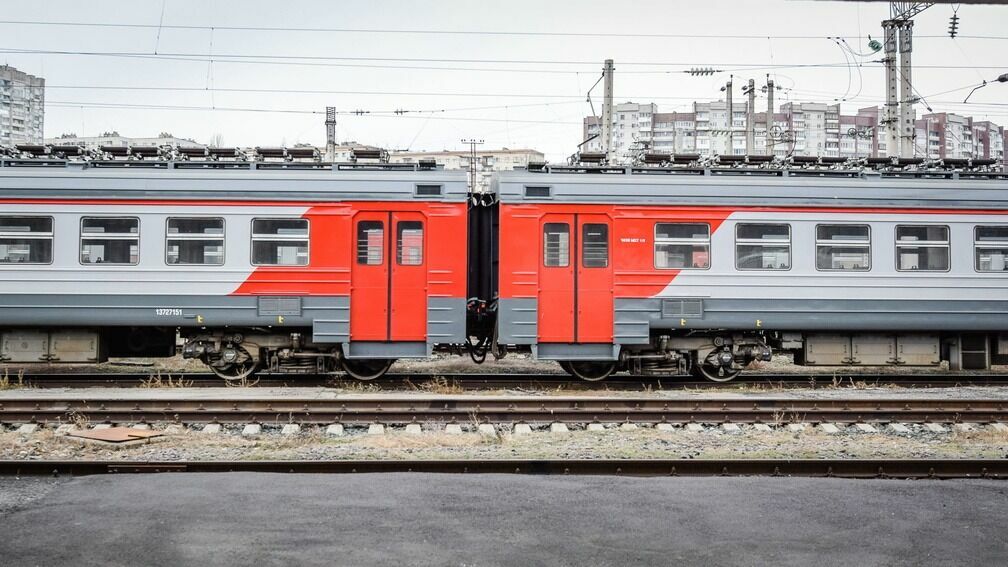 Пассажирский поезд из Севастополя в Петербург столкнулся с автомобилем под Джанкоем
