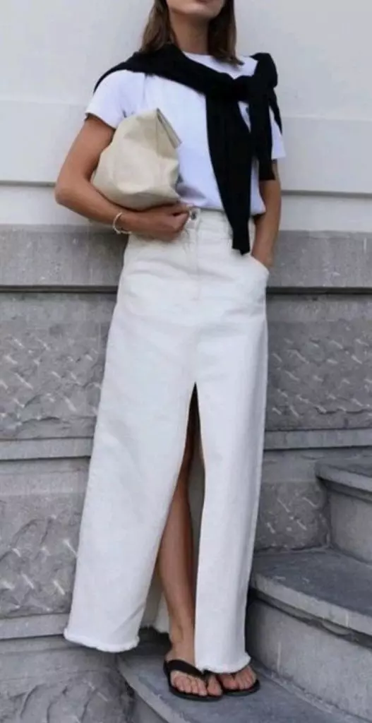 Белая длинная джинсовая юбка с разрезом