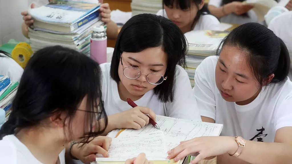 Государственный выпускной экзамен в Китае, гаокао, проводится в течение нескольких дней — двух или трех